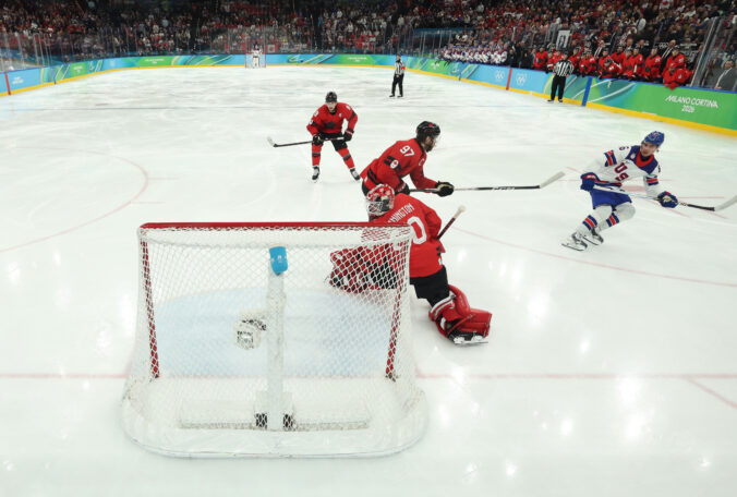 Hokej finále na olympiáde: Kanada - USA (fotografie)