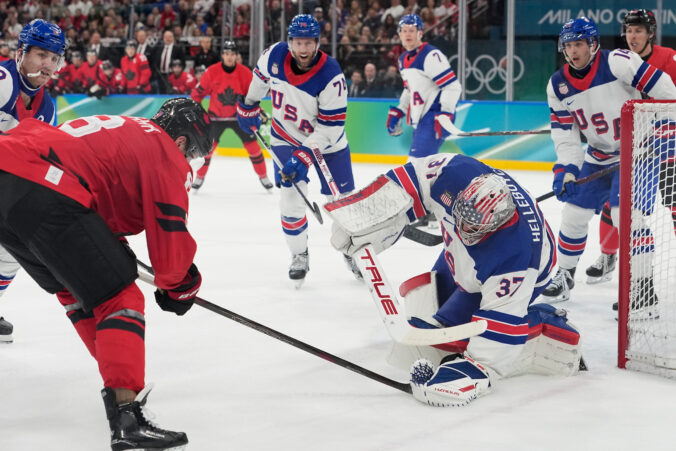 Hokej finále na olympiáde: Kanada - USA (fotografie)