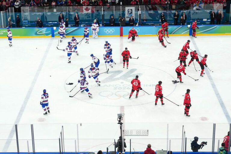 Hokej finále na olympiáde: Kanada - USA (fotografie)