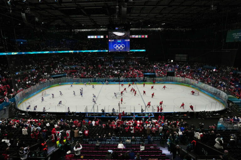 Hokej finále na olympiáde: Kanada - USA (fotografie)