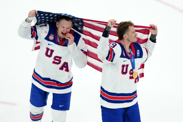 Hokej finále na olympiáde: Kanada - USA (fotografie)