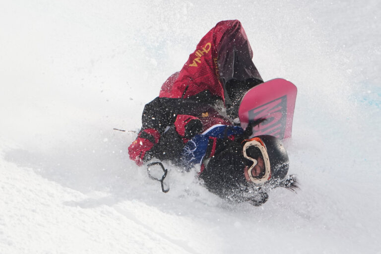 Čínska snoubordistka Liou Ťia jü mala ťažký pád v kvalifikácii pretekov na U rampe na zimnej olympiáde.
