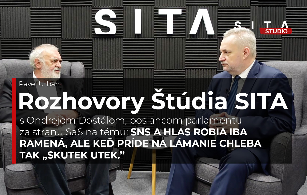 Ondrej Dostál v rozhovore s Pavlem Urbanom počas nahrávania video podcastu v Štúdiu SITA.