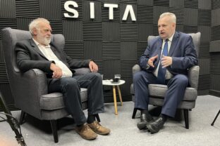 Poslanec Ondrej Dostál (SaS) počas rozhovoru pre SITA.ovoru pre sita.jpg