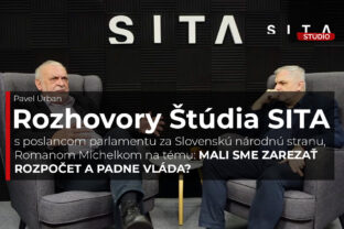 Roman Michelko v rozhovore s Pavlem Urbanom počas nahrávania video podcastu v Štúdiu SITA.