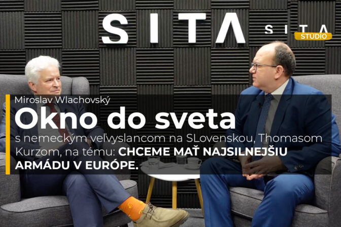 Thomas Kurz, nemecký veľvyslanec pre Slovensko v rozhovore s Miroslavom Wlachovským počas nahrávania video podcastu v štúdiu SITA.