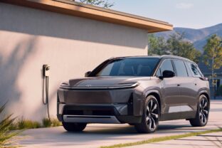 Toyota highlander ev_04.jpg