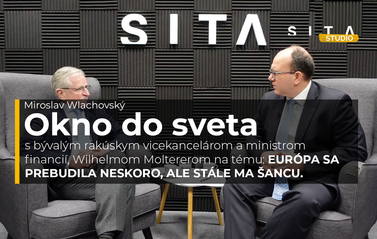 Wilhelm Molterer v rozhvoore s Miroslavom Wlachovským počas nahrávania novej epizódy video podcastu Okno do sveta v Štúdiu SITA.