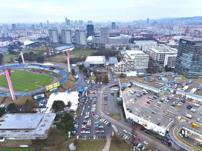 Pri jazere Kuchajda vyrastie tretia veža Polusu