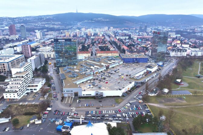 Pri jazere Kuchajda vyrastie tretia veža Polusu