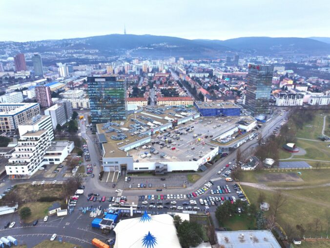 Pri jazere Kuchajda vyrastie tretia veža Polusu