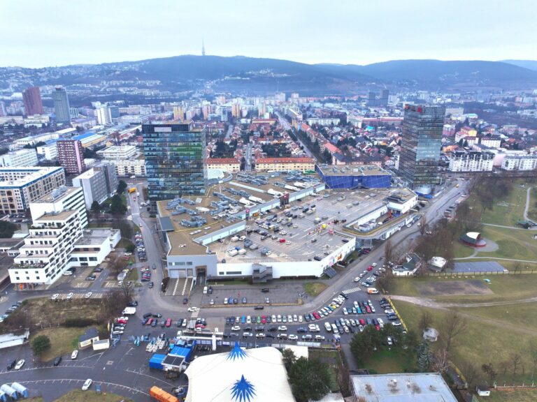 Pri jazere Kuchajda vyrastie tretia veža Polusu