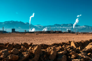 Z komínov do pôdy. Ako sa uhlík mení na zbraň proti klimatickej kríze?
