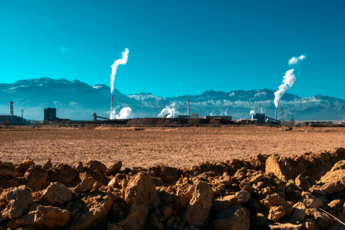 Z komínov do pôdy. Ako sa uhlík mení na zbraň proti klimatickej kríze?