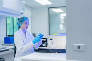 Lesný odpad ako zbraň proti znečisteniu môže pomôcť zbaviť vodu nebezpečných liekov