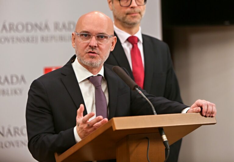 SAS: Riešenie výpovedí lekárov