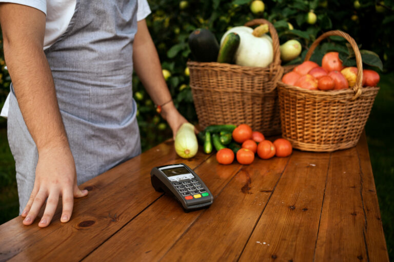 There is no cash online NFC terminal for accepting payments. Payment for products in the market.