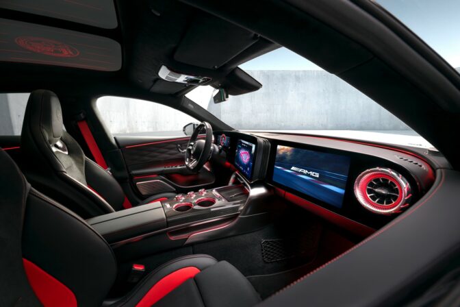 Die Schaltzentrale der Performance: Das Interieur des neuen Mercedes AMG GT 4 Türer CoupésThe control centre of performance: The interior of the new Mercedes AMG GT 4 Door Coupé