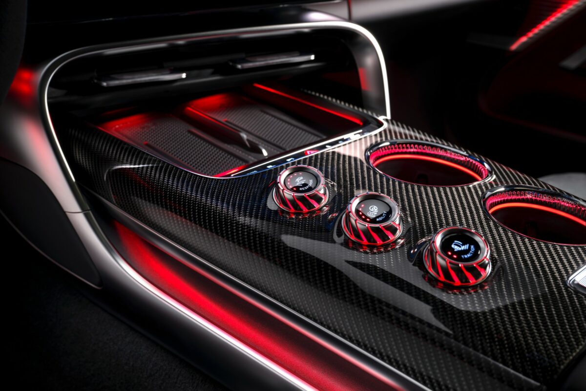 Die Schaltzentrale der Performance: Das Interieur des neuen Mercedes AMG GT 4 Türer CoupésThe control centre of performance: The interior of the new Mercedes AMG GT 4 Door Coupé