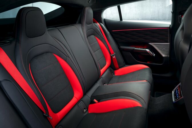 Die Schaltzentrale der Performance: Das Interieur des neuen Mercedes AMG GT 4 Türer CoupésThe control centre of performance: The interior of the new Mercedes AMG GT 4 Door Coupé