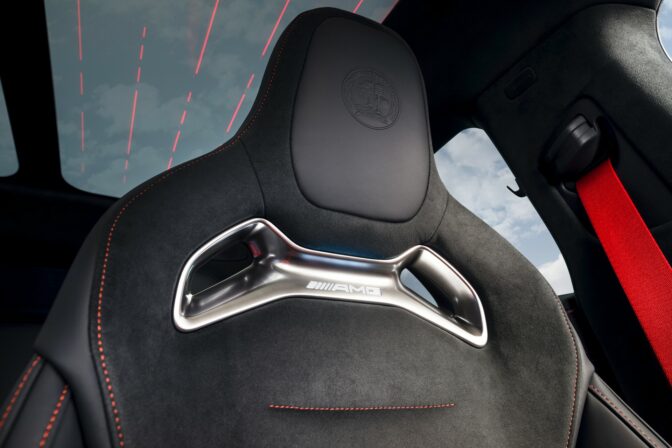 Die Schaltzentrale der Performance: Das Interieur des neuen Mercedes AMG GT 4 Türer CoupésThe control centre of performance: The interior of the new Mercedes AMG GT 4 Door Coupé