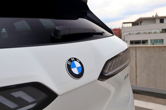 Bmw_ix3_03.jpg