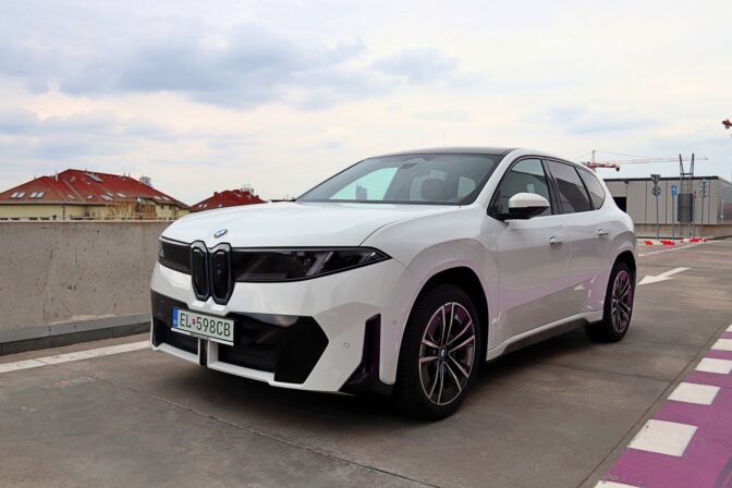 Bmw_ix3_07.jpg
