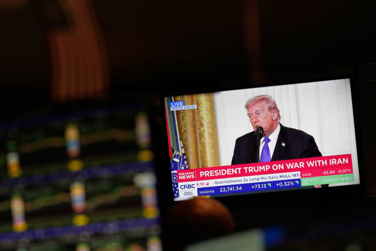 Americký prezident Donald Trump počas pondelkovej tlačovej konferencie v Bielom dome. Washington, 2. marec 2026.