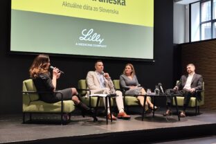 Panelová diskusia o obezite na Slovensku – primár MUDr. Miroslav Tomáš, MUDr. Miroslava Lörincová a sociológ Roman Pudmarčík počas konferencie ku Svetovému dňu obezity
