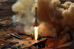 Video z nedele ukázalo štart bezpilotnej nákladnej lode Progress MS-33 na ISS zo štartovacieho miesta 31.