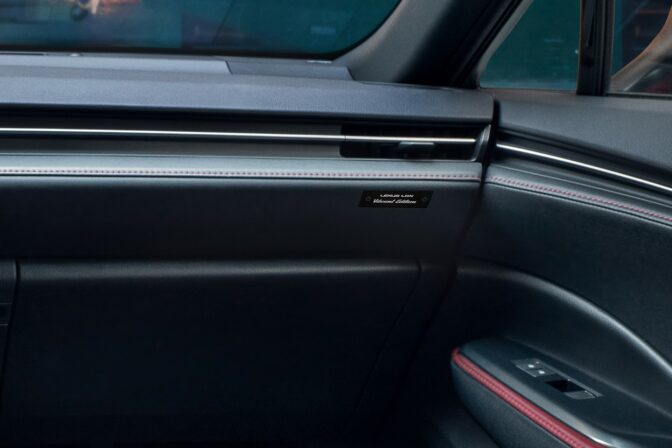 Lexus lbx vibrant edition_01.jpg