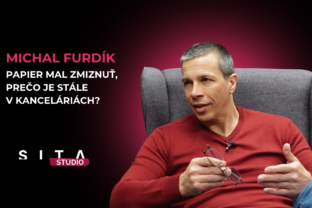 Michal Furdík v rozhovore s Matejom Martinčekom počas nahrávania video podcastu Fish & Chips v Štúdiu SITA.