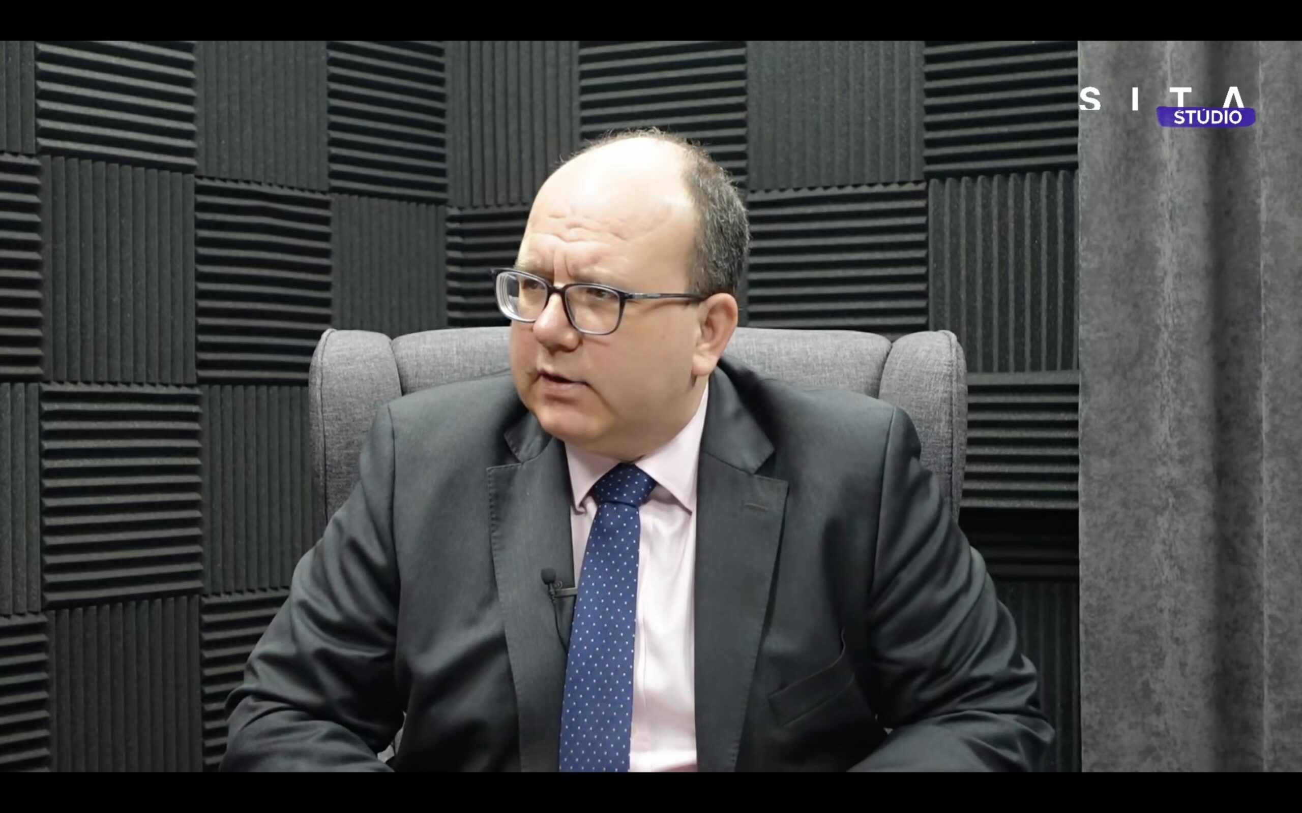 Miroslav Wlachovský počas rozhovoru pre SITA v podcaste Konzervatívna kaviareň