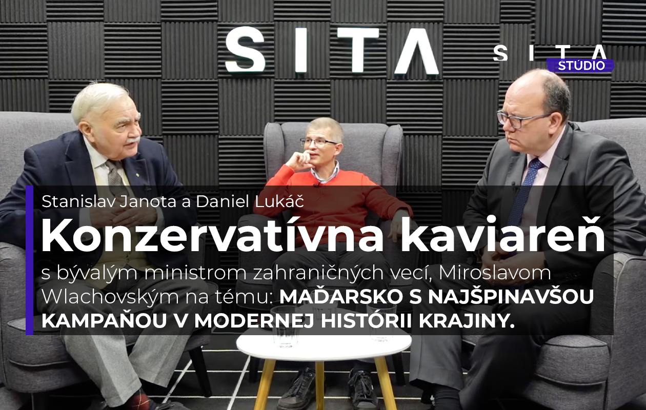 Miroslav Wlachovský v rozhovore s Danielom Lukáčom a Stanislavom Janotom počas nahrávania novej epizódy video podcastu Konzervatívna kaviareň v Štúdiu SITA.