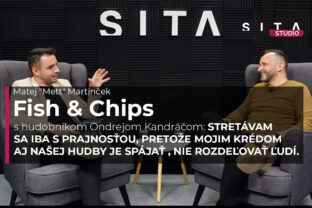 Ondrej Kandráč v rozhovore s Matejom ,,Mettom" Martinčekom počas nahrávania video podcastu v Štúdiu SITA.