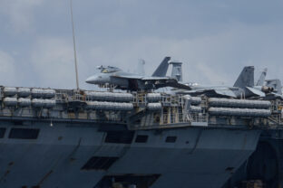 Vojnová loď, USS Nimitz,  Warship