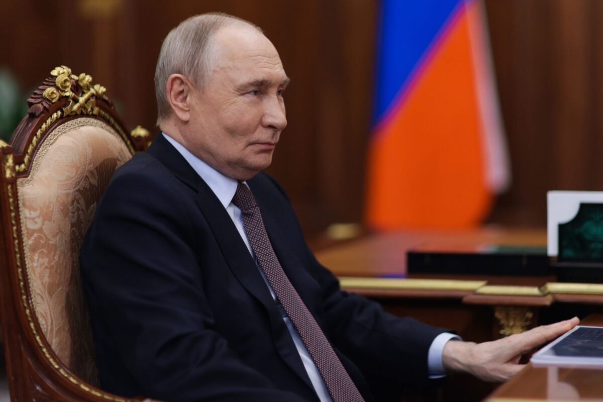 Putin vyzval Teher&aacute;n na deeskal&aacute;ciu bl&iacute;zkov&yacute;chodn&eacute;ho konfliktu. Na Ukrajine sa mu deeskalovať nechce - SITA.sk