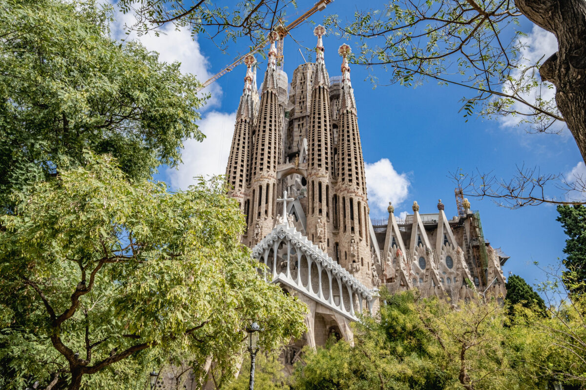 Najvyšší kostol sveta je po 144 rokoch takmer dokončený. Sagrada Família v Barcelone dosiahla svoj vrchol a vstupuje do histórie.