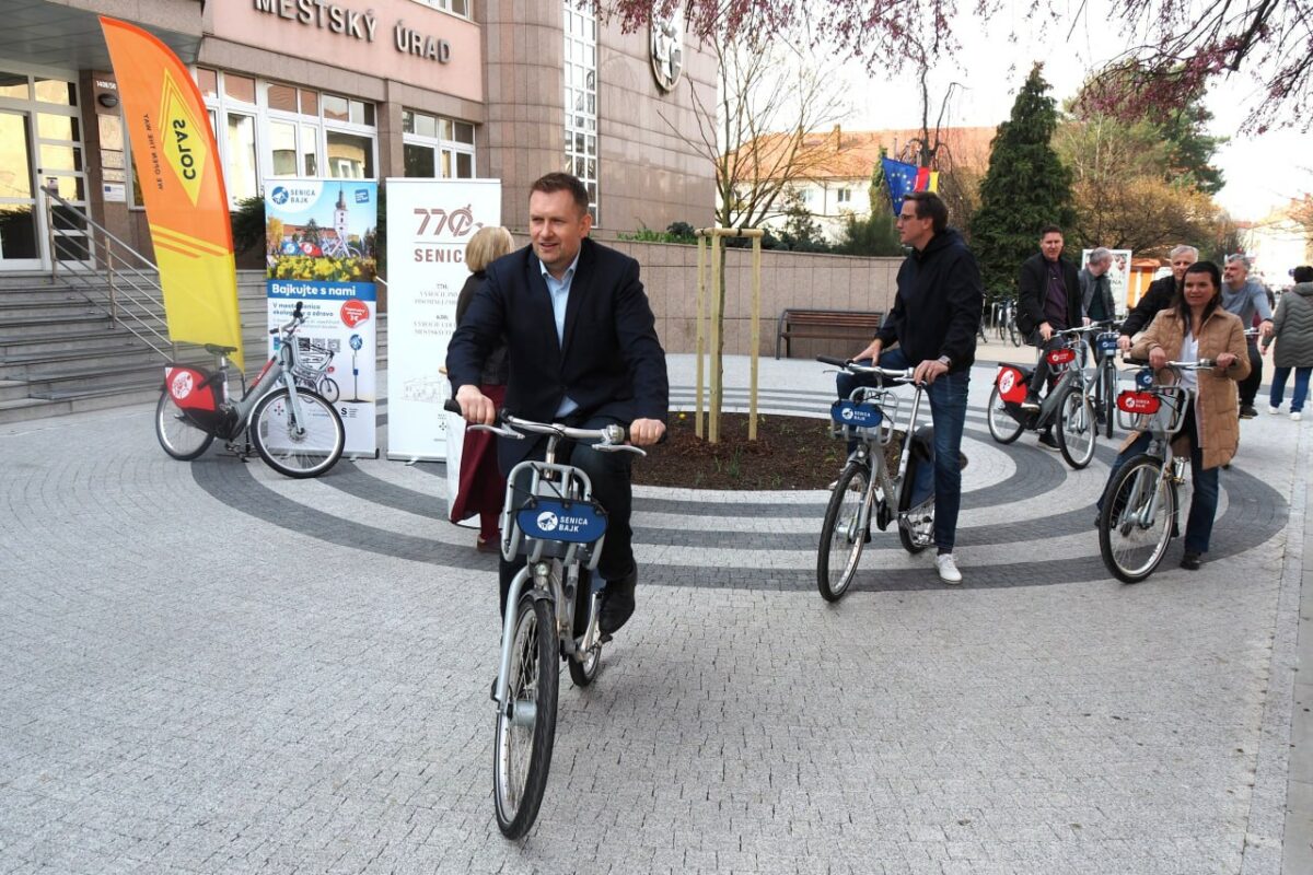 Cyklisti, Senica