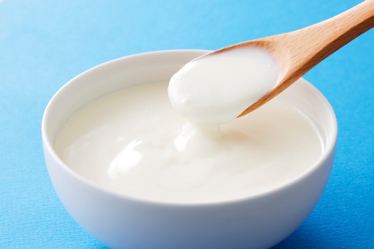 biely jogurt