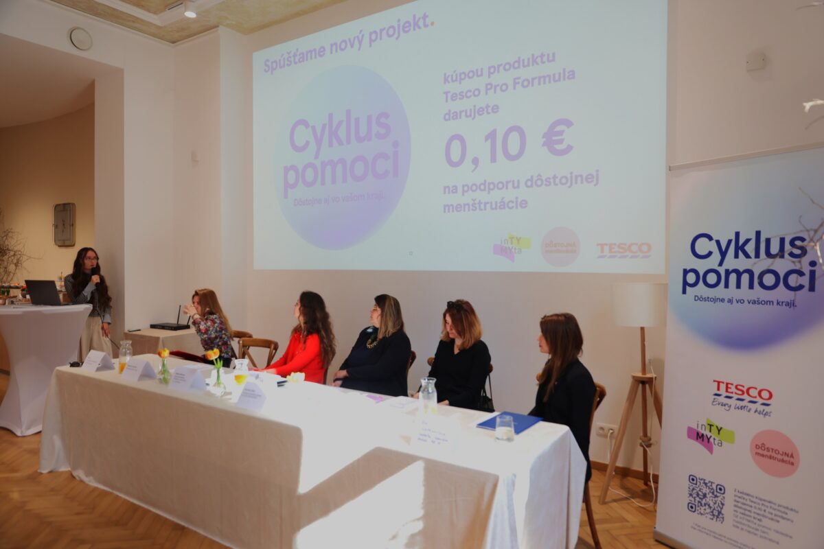 Tlačová konferencia k projektu Cyklus pomoci – Tesco predstavilo iniciatívu na boj proti menštruačnej chudobe na Slovensku