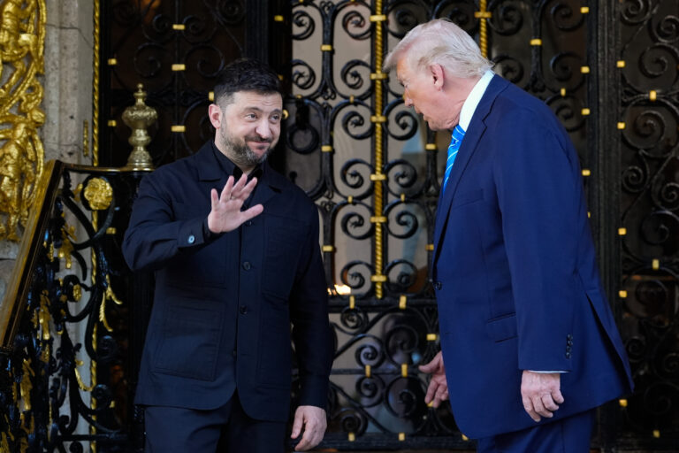 Ukrajinský prezident Volodymyr Zelenskyj a šéf Bieleho domu Donald Trump.