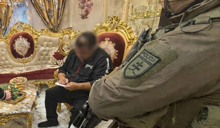 Zasah policia otrok.jpg