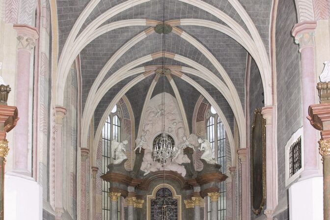 Presbytérium Františkánskeho kostola v Bratislave