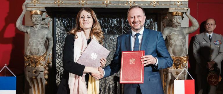 Štátny tajomník Ministerstva energetiky a splnomocnencom vlády pre strategickú energetickú infraštruktúru Wojciech Wrochnom a námestníčka ministra energetiky Francúzska Maud Brégeon
