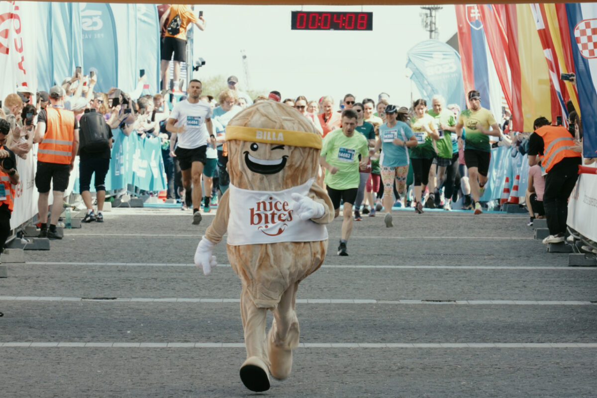 3_araτid maskot privatnej znaƒky nice bites na ¼sob bratislava marathone.jpg