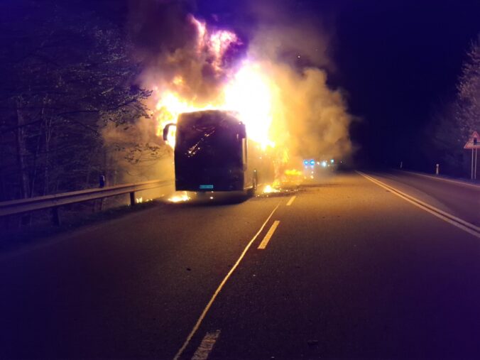 Požiar autobusu na Dargovskom kopci.