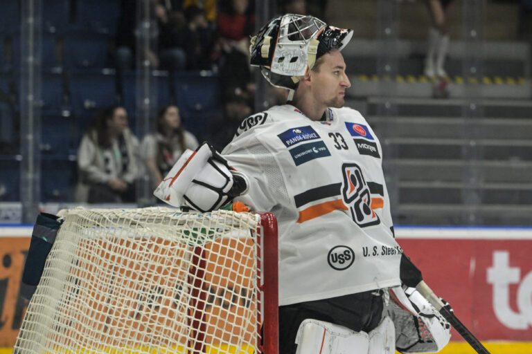 Brankár Dominik Riečický v drese HC Košice.