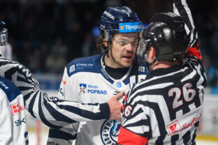 Martin Nemčík (HK Poprad) počas 2. semifinálového zápasu Tipsport ligy 2025/2026 na ľade HK Nitry, v ktorom "kamzíci" prehrali 2:3. Nitra, 4. apríl 2026.