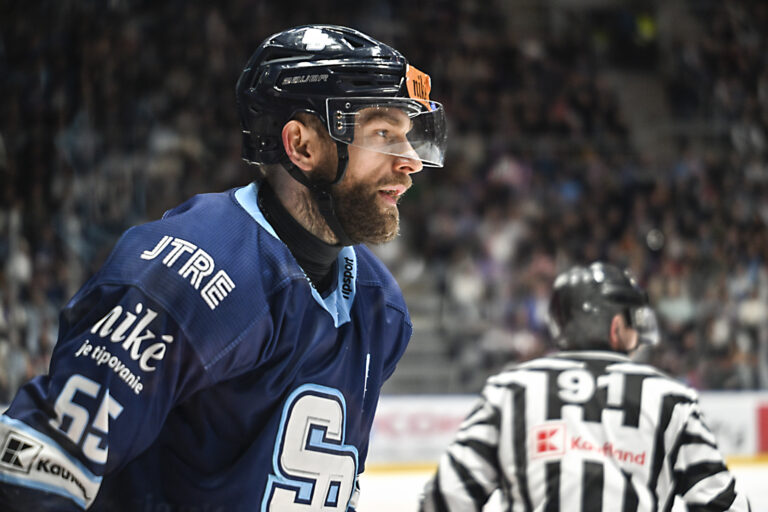 HOKEJ (finále 6. zápas): HC Slovan Bratislava - HK Nitra